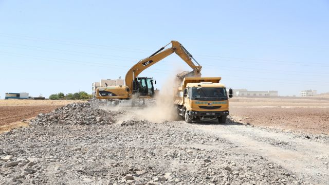 BAŞKAN CANPOLAT MÜJDEYİ VERDİ! NEREDE EV, APARTMAN VAR İSE YOLLARINI ASFALT YAPACAĞIZ