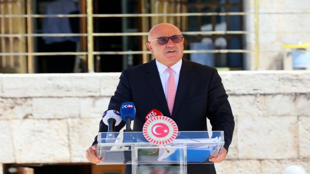 CHP’Lİ TANAL’DAN BARINMA TEPKİSİ: ÖĞRENCİLER CEMAAT YURDUNA YÖNLENDİRİLİYOR