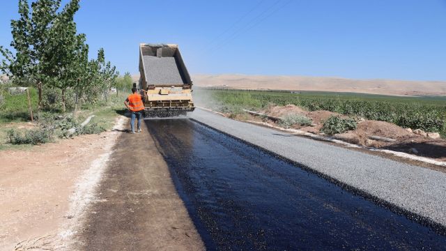 HALİLİYE BELEDİYESİN’DE ASFALT ÇALIŞMALARI HIZ KAZANDI