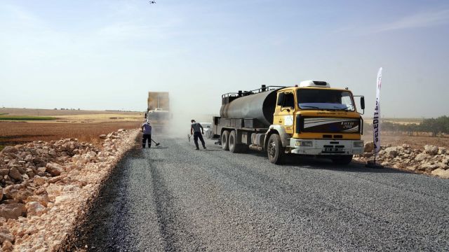 SİVEREK’TE ASFALT ÇALIŞMALARI DEVAM EDİYOR