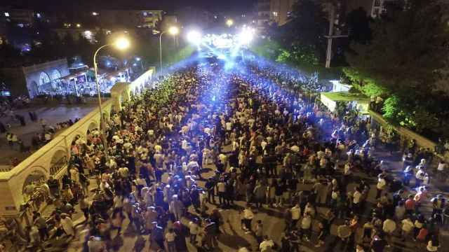 SİVEREK’TE DÜZENLENEN KONSERE BİNLERCE KİŞİ KATILDI