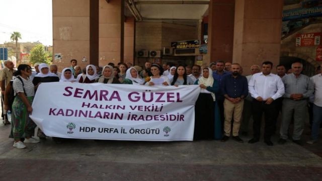 VEKİL SEMRA GÜZEL'İN TUTUKLANMASI URFA'DA PROTESTO EDİLDİ