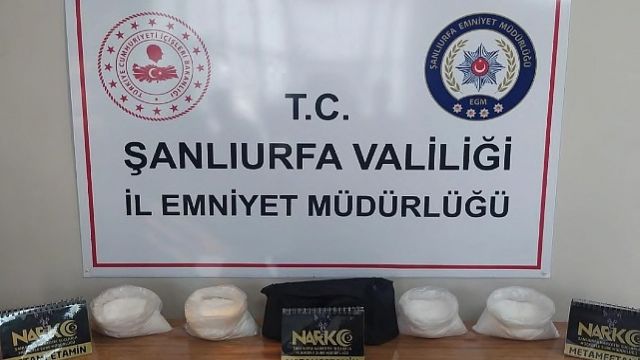 ARAÇTA UYUŞTURUCU ELE GEÇİRİLDİ