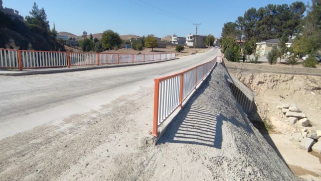 BÜYÜKŞEHİR’DEN GÜZELYURT MAHALLESİNE YENİ KÖPRÜ