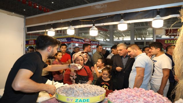 GIDA VE YÖRESEL ÜRÜNLER FUARINA VATANDAŞLARDAN YOĞUN İLGİ