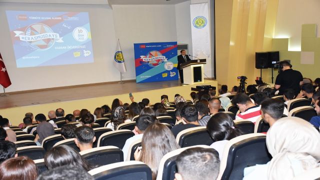 HARRAN ÜNİVERSİTESİ’NDE TÜRKİYE’NİN AB SÜRECİNDEKİ SON DURUM ANALİZİ YAPILDI