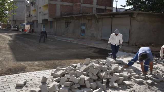 SİVEREK’TE ÜST YAPI YENİLEME ÇALIŞMALARI SÜRÜYOR