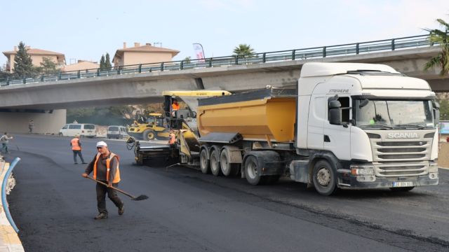 ABİDE KAVŞAĞI YAN YOLLARDA ASFALT ÇALIŞMASI