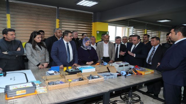 BAŞKAN CANPOLAT’IN SÖZÜNÜ VERDİĞİ STEM MERKEZİ AÇILDI