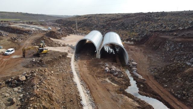 BÜYÜKŞEHİR’DEN CURCUP DERESİNE ÇELİK KÖPRÜ