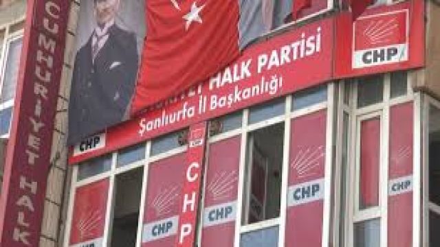 CHP’DE KAZAN KAYNIYOR! GÖREVDEN ALINMALARA TEPKİ