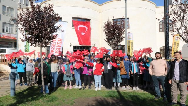 ŞANLIURFALI ÇOCUKLAR DİJİTAL SİNEMADA ÇANAKKALE YOLUN SONU FİLMİNİ İZLEDİ