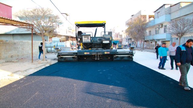 AKÇAKALE BELEDİYESİ ÇALIŞIYOR, TÜM YOLLAR ASFALTLANIYOR