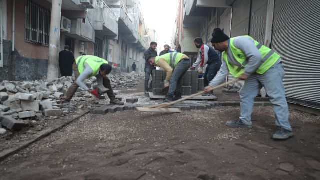 EYYÜBİYE’DE DOĞALGAZ ULAŞTIRILAN SOKAKLAR YENİDEN DÜZENLENİYOR