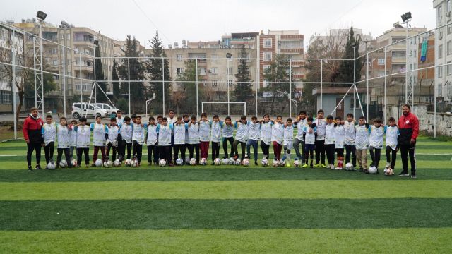 HALİLİYE BELEDİYESİ FUTBOL OKULU İLE GELECEĞİN YILDIZLARI YETİŞİYOR