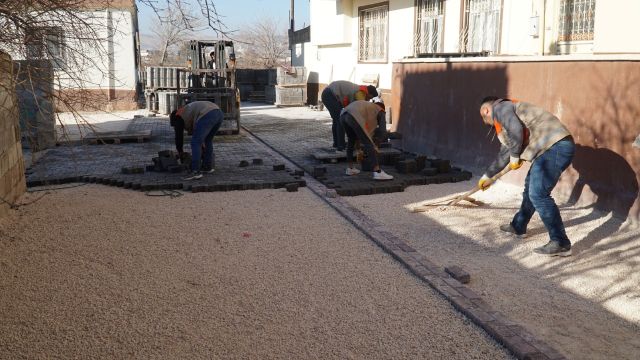 HALİLİYE’DE HUMMALI YOL ÇALIŞMALARI MERKEZ VE KIRSAL MAHALLELERDE SÜRÜYOR