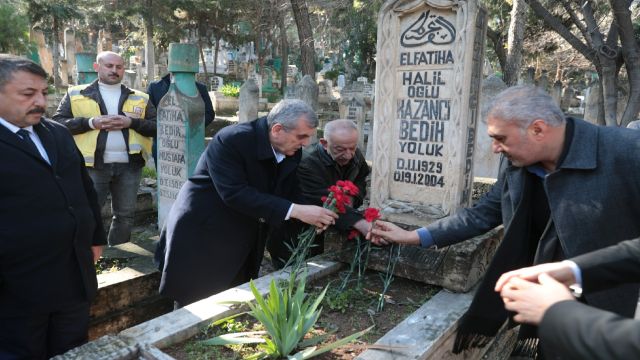 USTA GAZELHAN KAZANCI BEDİH KABRİ BAŞINDA ANILDI