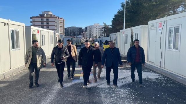 BAŞKAN ALBAYRAK ADIYAMAN’DA YARALARI SARIYOR