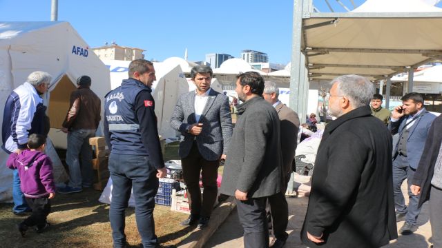 HÜDA PAR'DAN DEPREMDEN ETKİLENEN ŞANLIURFALI DEPREMZEDELERE ZİYARET