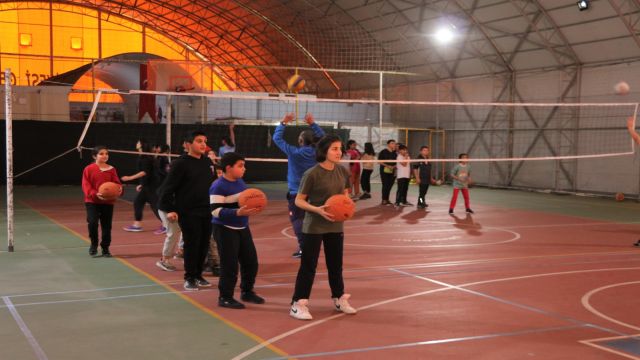 KARAKÖPRÜ’DE GENÇLER ZAMANINI SPORLA DEĞERLENDİRİYOR