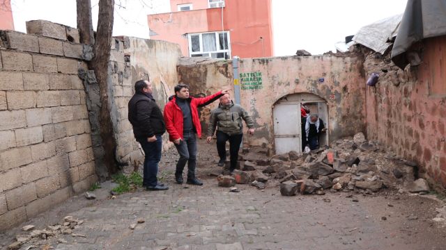 KAYMAKAM ÇENGEL VE BAŞKAN EKİNCİ, DEPREMDE HASAR GÖREN EVLERİ İNCELEDİ