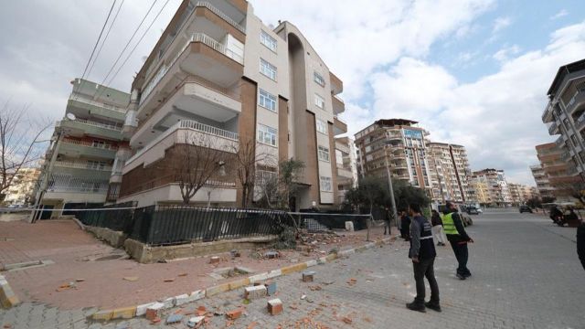 VALİ AYHAN URFA'DA ACİL YIKILACAK YAPILARIN SAYISINI AÇIKLADI!