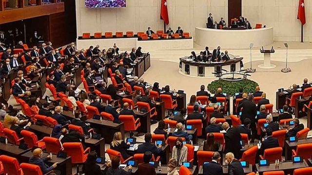 AK PARTİ'DEN DEPREM İÇİN ÖNERGE