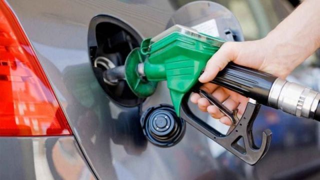 Araç sahiplerine müjde: Benzine indirim geliyor