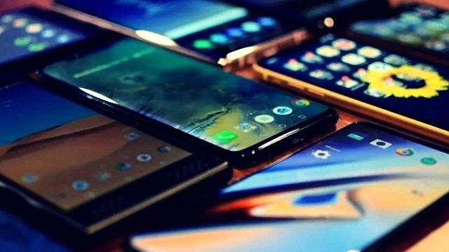 İthal cep telefonlarına gümrük zammı kaldırıldı