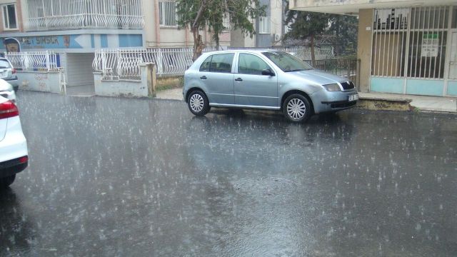 Meteoroloji uyarmıştı! Şanlıurfa’da sağanak yağış etkili oluyor