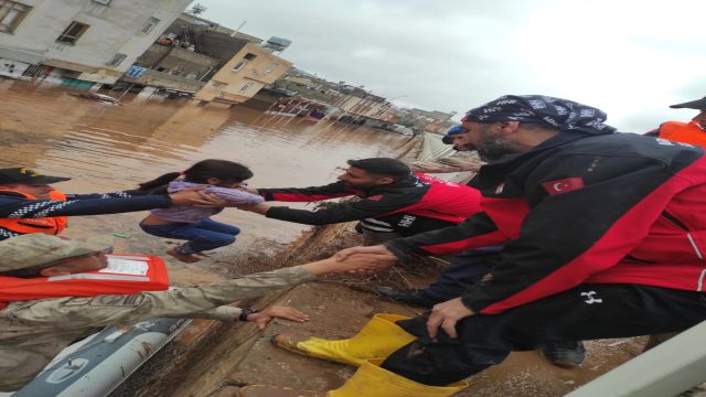 ŞANLIURFA İHH SELZEDELERİN İMDADINA KOŞTU