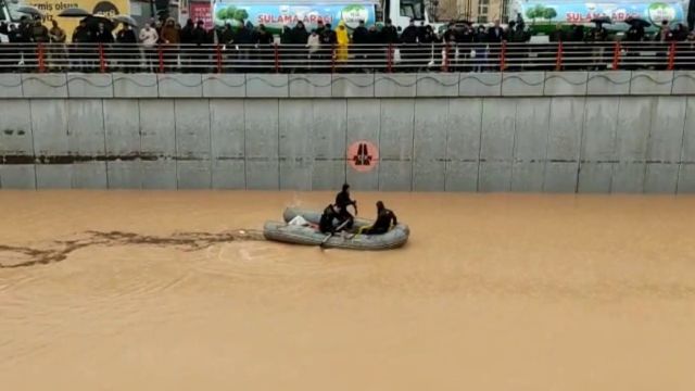 Selden etkilenen Urfa’ya takviye AFAD personeli sevk edildi