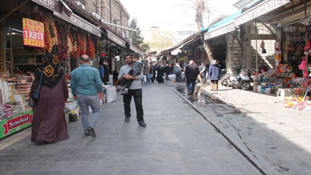 Urfa'da deprem ve sel felaketinin gölgesinde Ramazan ayı buruk karşılandı