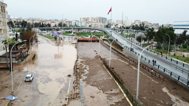 Urfa’da suya gömülen minibüsten cansız bedeni çıkarıldı