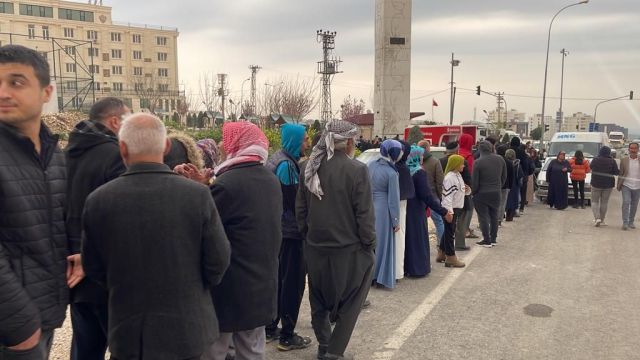 Urfa’da temiz içme suyu kuyruğu