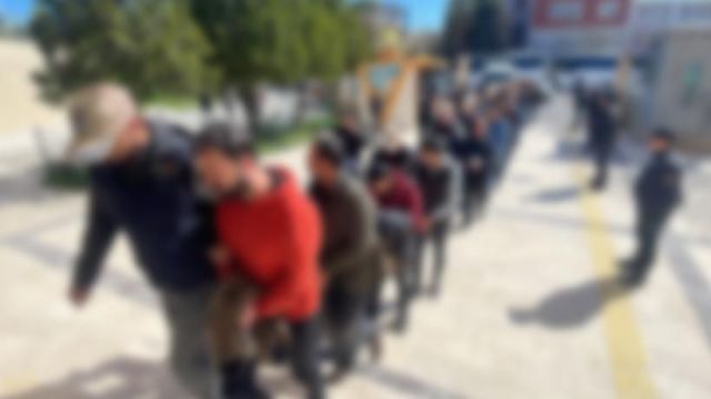 Urfa'da terör operasyonunda gözaltına alınanlar adliyeye sevk edildi