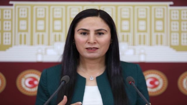 URFALI VEKİL DEPREM SONRASI GELEN YÜKSEK FATURALARI MECLİS’E TAŞIDI