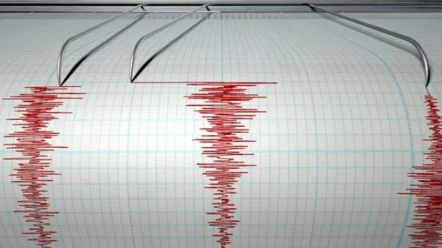 Yine sallandı! Kahramanmaraş'ta 4.9 büyüklüğünde deprem