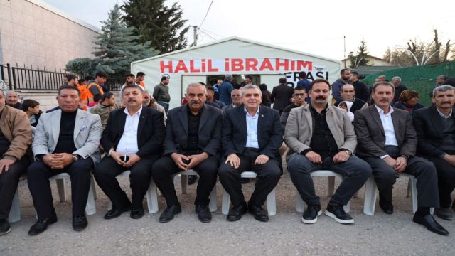 Başkan Beyazgül Hilvan’da vatandaşlarla iftar yaptı