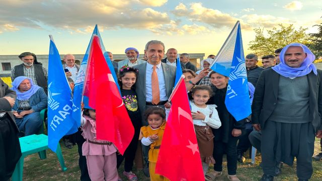 BAYRAMIN İLK GÜNÜNDE DUSAK, VATANDAŞLARLA KUCAKLAŞTI