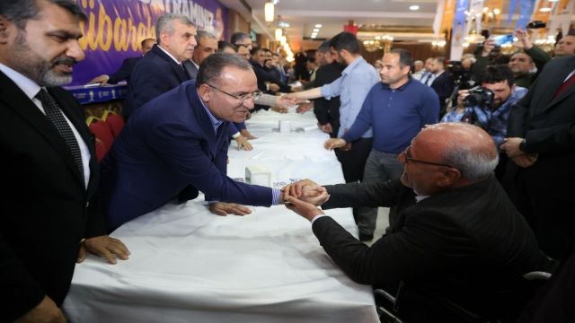 Bozdağ: Pek çok siyasi parti tabelalarını indirecek