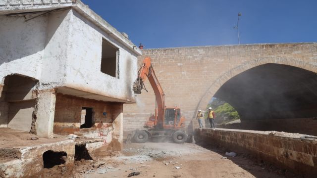 DEPREMDEN SONRA SEL VURDU! URFA'DAKİ EVLER YIKILIYOR!