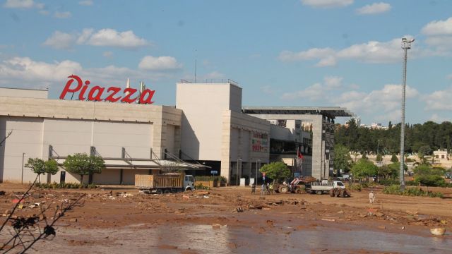 Felaketin üzerinden bir ay geçti AVM’de tahliye işlemleri sürüyor