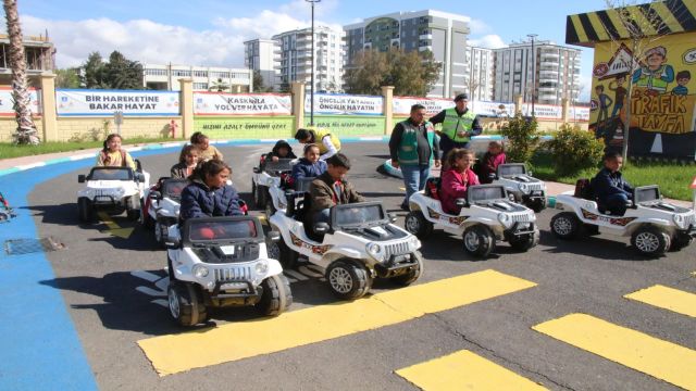 Haliliye Belediyesi, çocuklara trafik bilincini aşılıyor