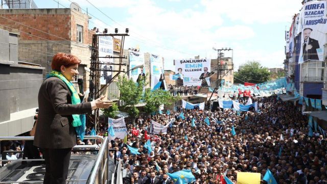 İYİ PARTİ LİDERİ AKŞENER, ŞANLIURFA'DA VATANDAŞLARLA BULUŞTU