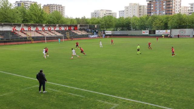 Karbel Karaköprü Belediyespor zirveden koptu