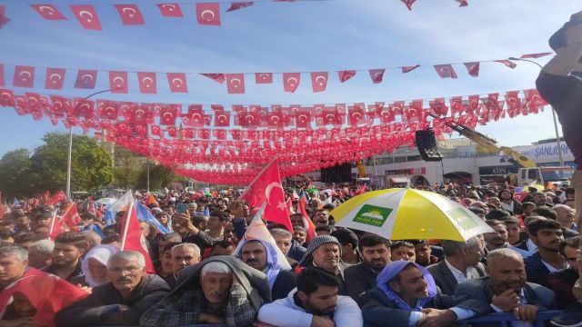 Urfalılar miting alanına gelmeye başladı