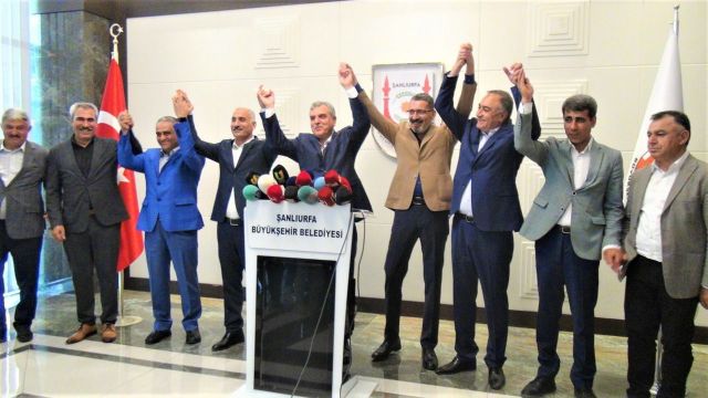 Başkan Beyazgül beklenen haberi duyurdu! İşçi maaşlarına ek zam geldi