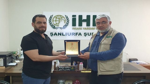 Filistin Büyükelçisi’nden Şanlıurfa İHH’ya plaket!