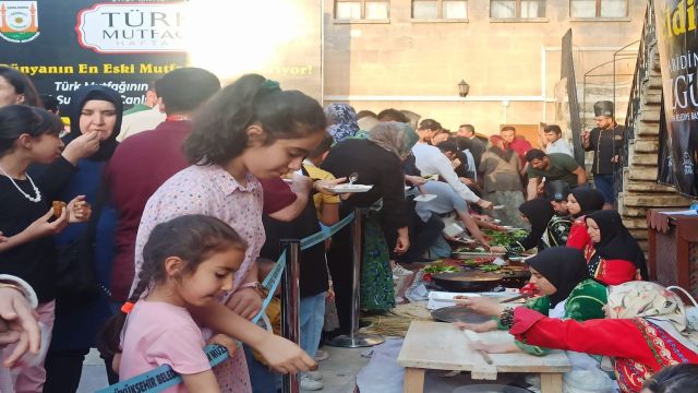 Gastronomi kenti Urfa'da yöresel yemekler sergilendi